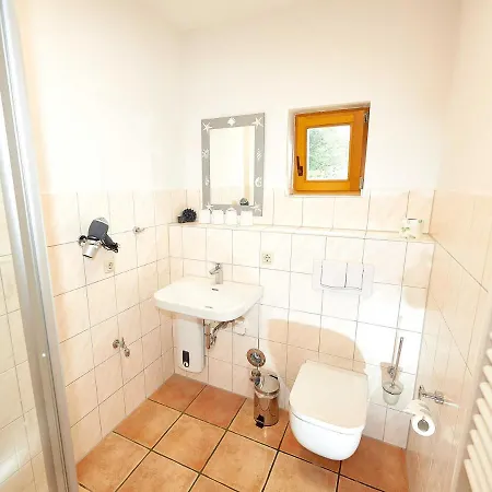 Semesterbostad Strandschloesschen - Haushaelfte 2 Sellin (Rugen)